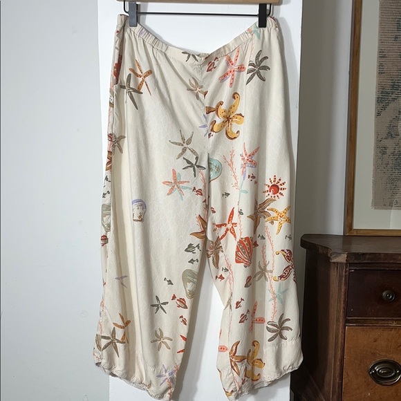 weekend traffic Pants - Women's Cream Starfish Print Pants